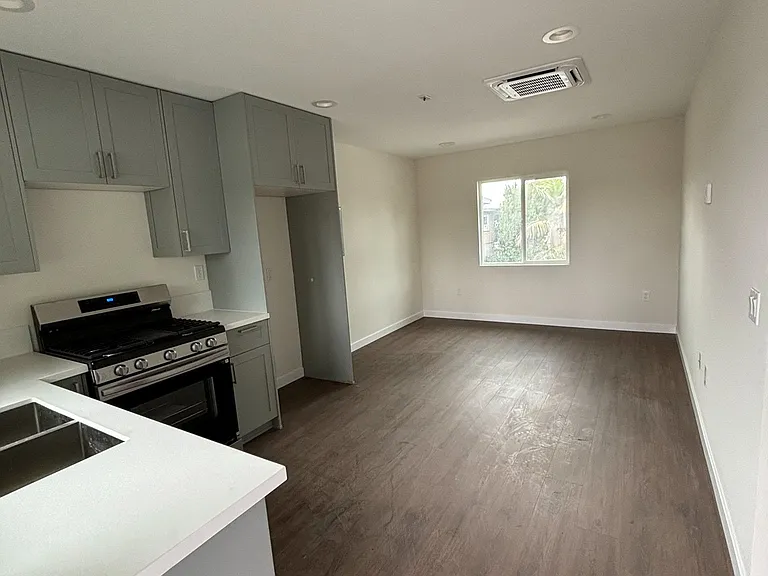 14316 Christine Dr — Photo 7