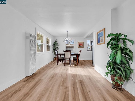 5th image of 2699 Vale Rd