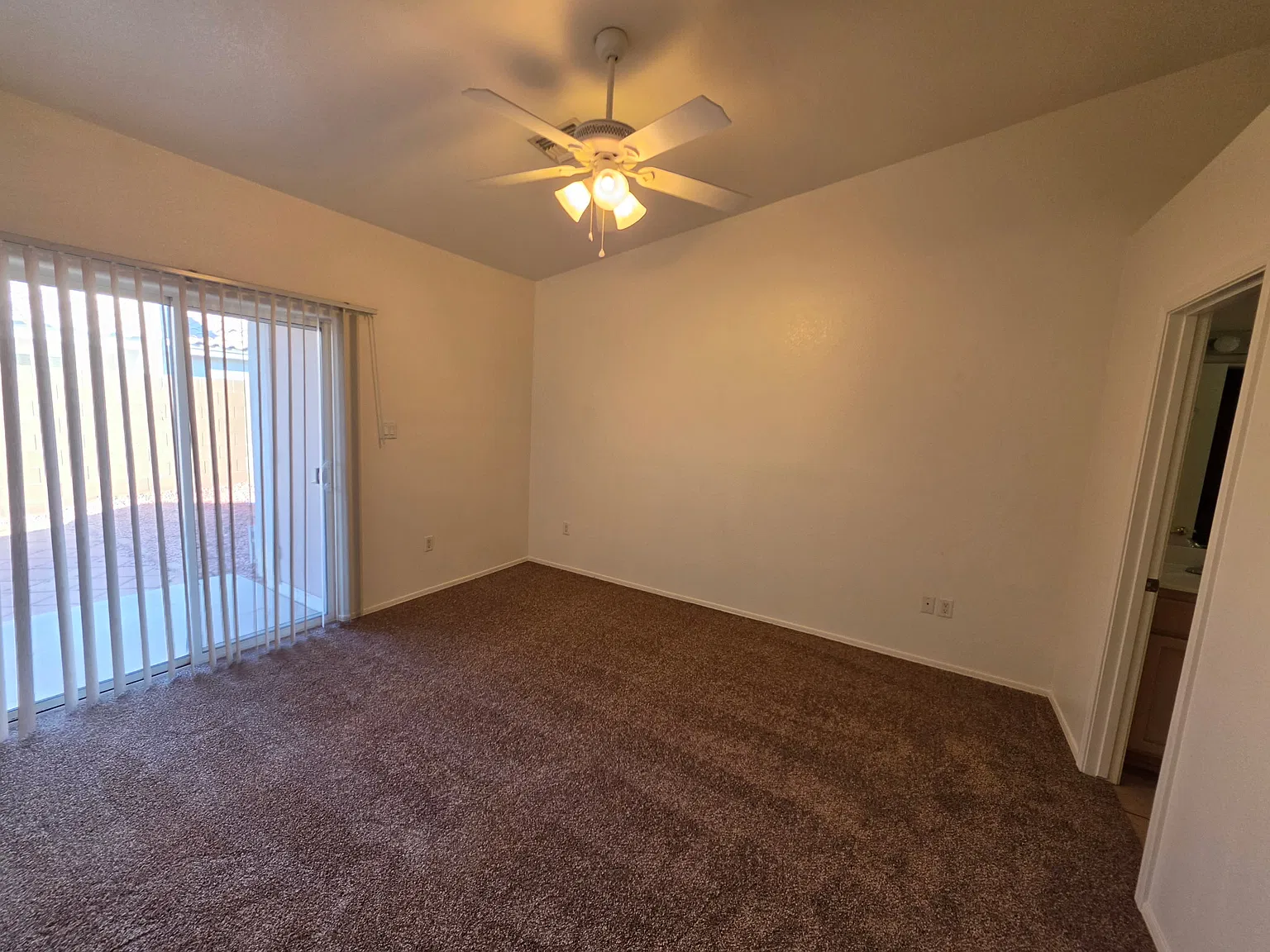 3 bed, 1.5 bath, 1248 sqft, $1,500 — Photo 2