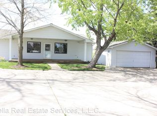 1800 Neil Dr, Pella, IA 50219