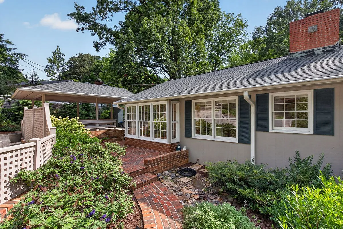 3 bed, 3.0 bath, 2241 sqft, $2,750 — Photo 3