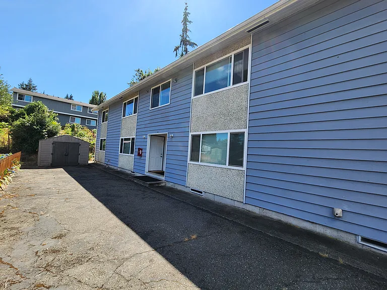 2500 Howard Ave #1 — Photo 13