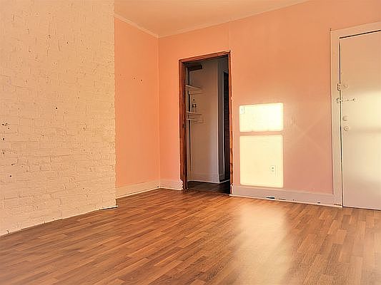 2nd image of 265 23rd St APT 3R