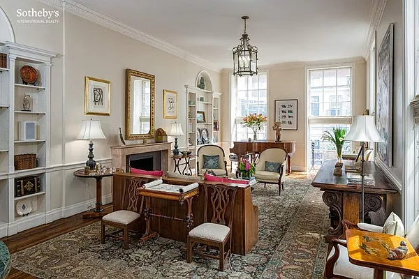 Sold by Sotheby's International Realty | media 10