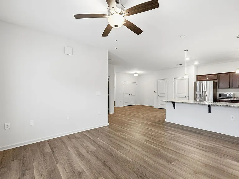 190 Grove Cir #104 — Photo 12