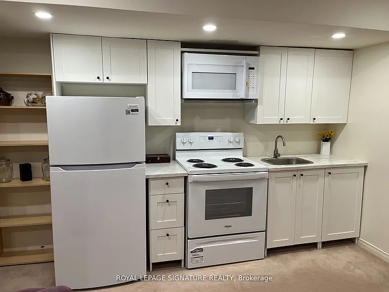 686 York Hill Blvd — Photo 8