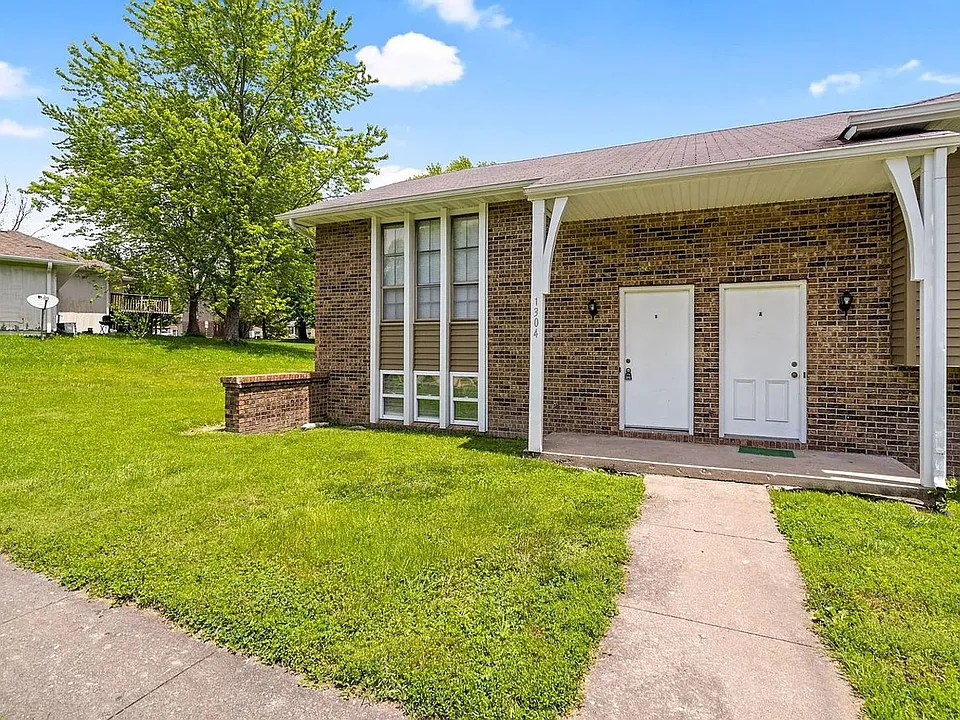 1304 Essex Ct