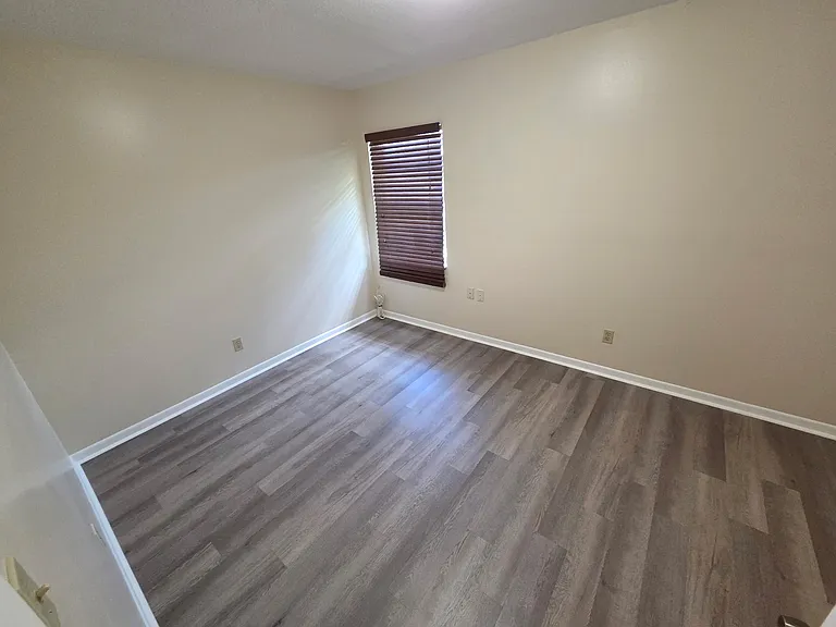 906 W Braddock St — Photo 8