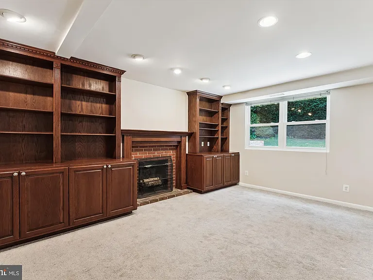 6916 Southridge Dr — Photo 35