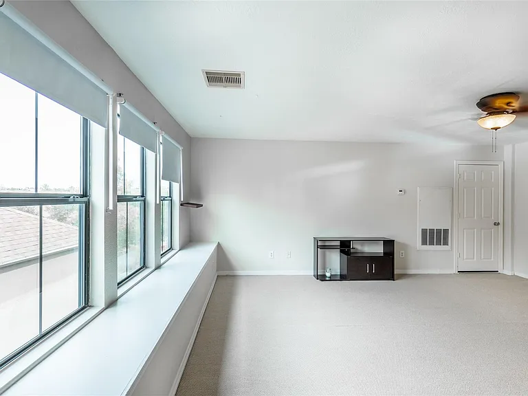 2923 Royal Oaks Crst — Photo 29