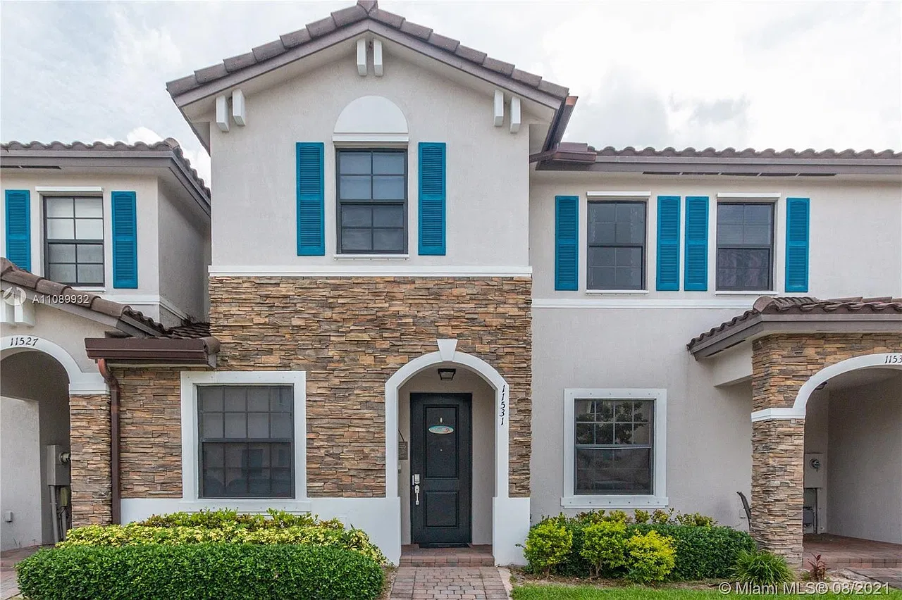 3 bed, 2.5 bath, 1600 sqft, $3,200 — Photo 1