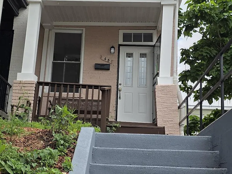 45 Todd Pl NE — Photo 2