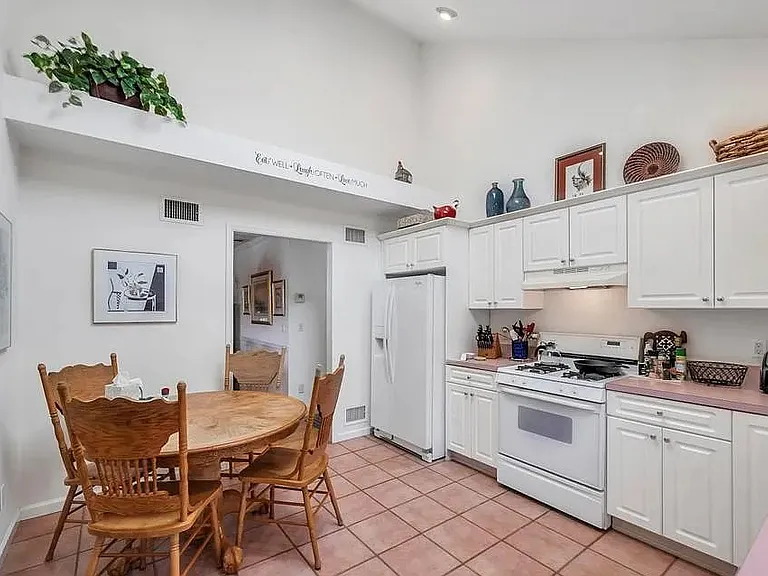 18 Hillcrest St #2 — Photo 5