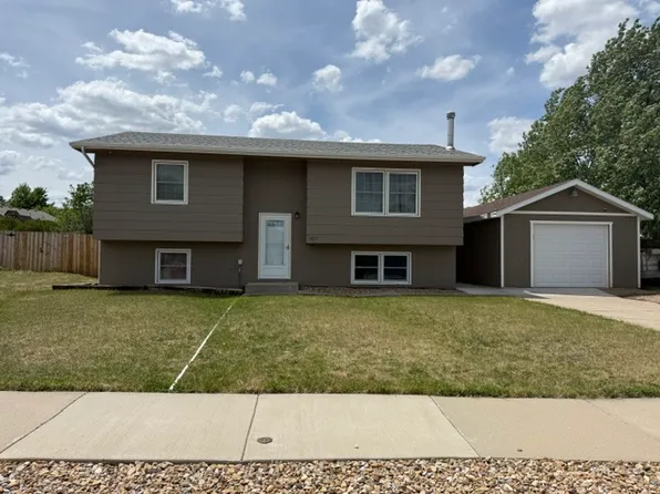 4037 Falcon Dr, Rapid City, SD 57701