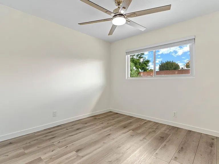 27508 Vilna Ave — Photo 6