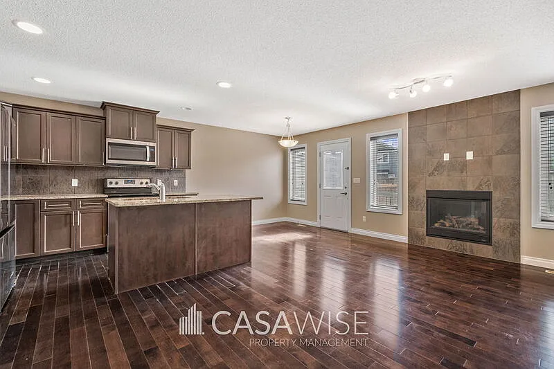 3 bed, 2.5 bath, 1450 sqft, $2,000 — Photo 2