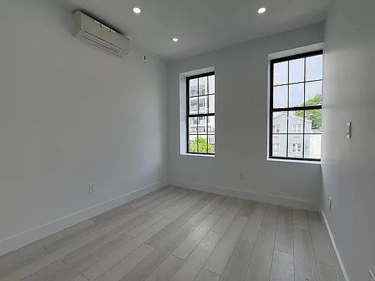 Rented by REAL New York | media 11