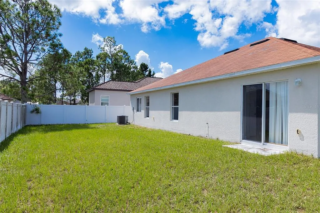 3 bed, 2.0 bath, 1809 sqft, $1,700 — Photo 4