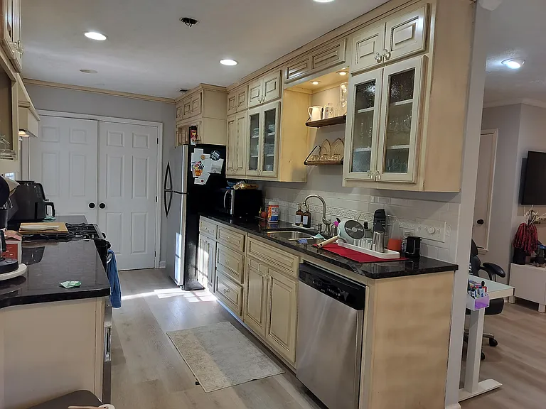 961 Pleasant Ave — Photo 8