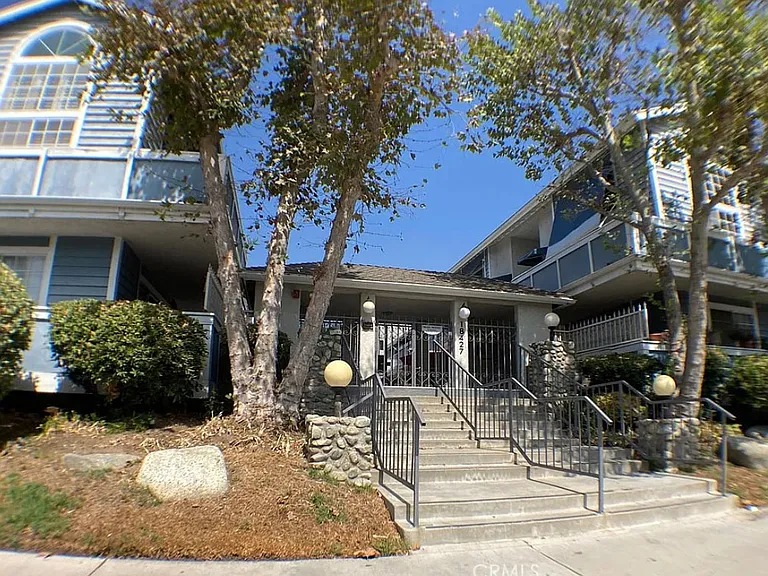 18427 Vincennes St #5 — Photo 7