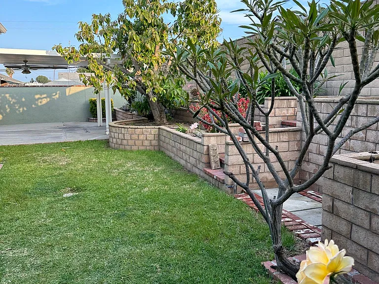 1473 Fulton Ave — Photo 26