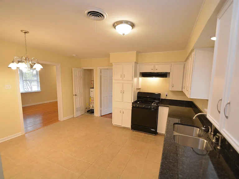 5709 Windamere Dr — Photo 7