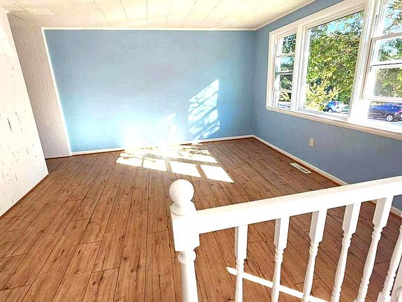 3rd image of 1006 Circle Dr