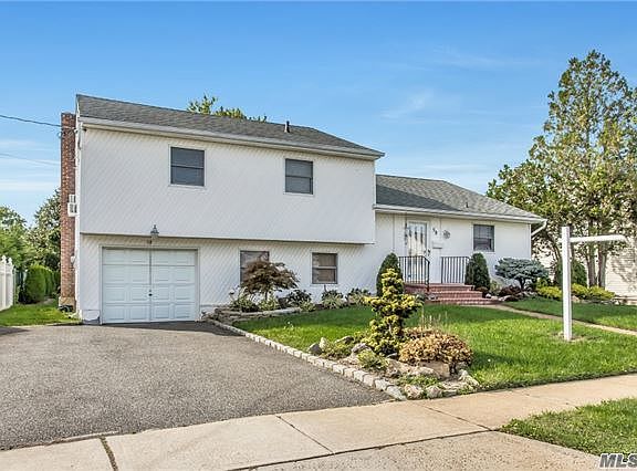 2nd image of 58 Massapequa Ave