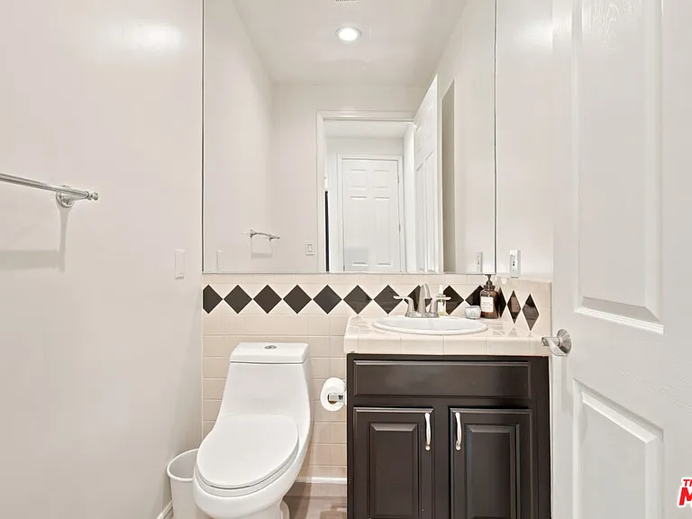 4940 Laurel Canyon Blvd #102 — Photo 6