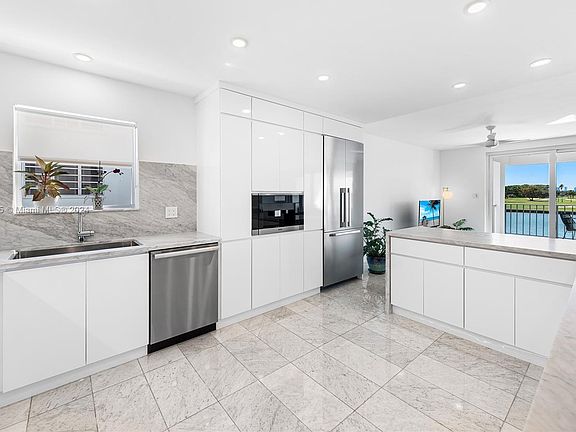 4th image of 9240 W Bay Harbor Dr APT 3A