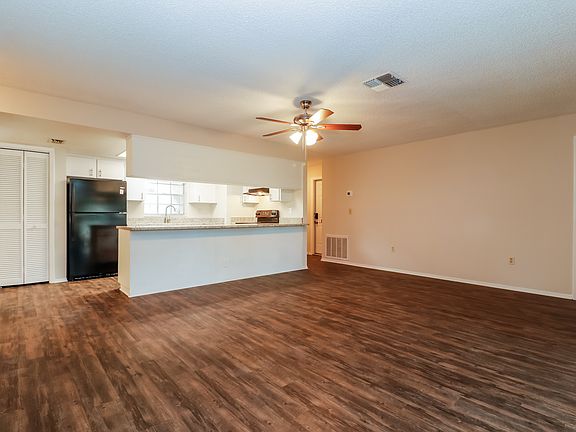 004-photo-living-room-9400110_11282022