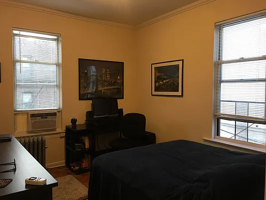 Rented by Amorelli Realty | media 33