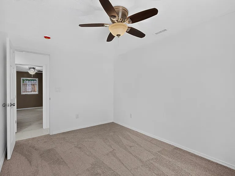 823 San Lorenzo Ave NW — Photo 28