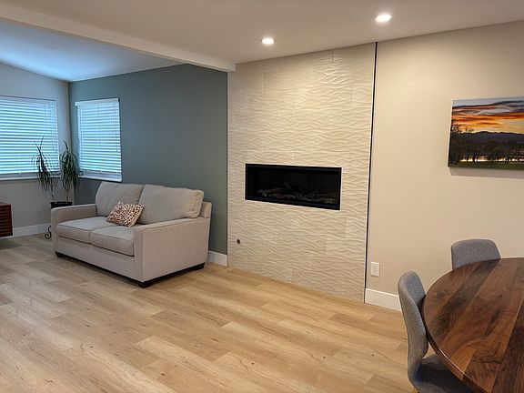 5th image of 5565 S Lansing Ct
