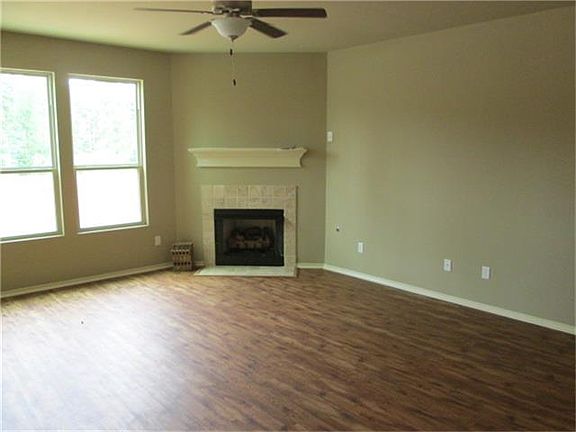 5th image of 1003 Oak Falls Dr