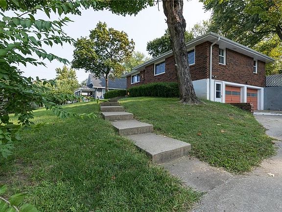 2nd image of 1715 S Claremont Ave