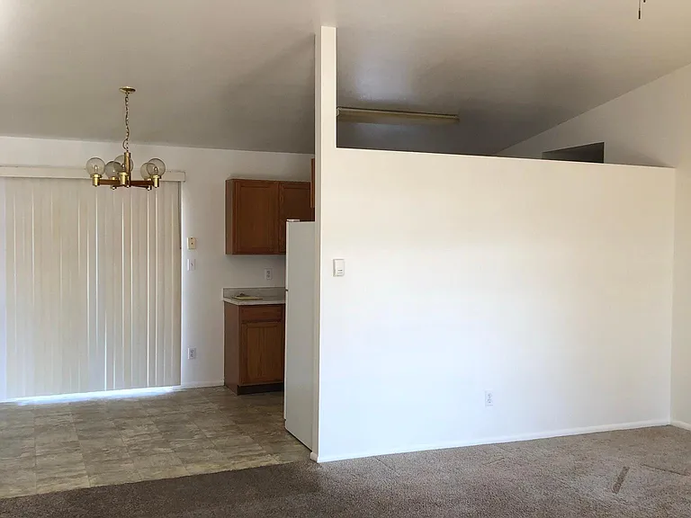 612 Round Table Rd — Photo 4