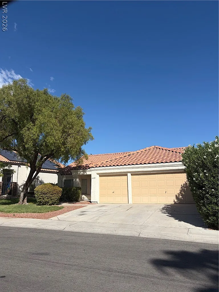 3 bed, 2.0 bath, 1633 sqft, $2,150 — Photo 1