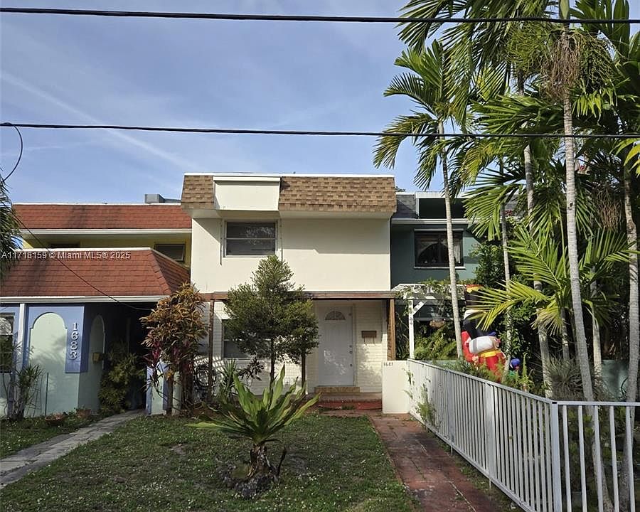 1st image of 1687 NE 142nd St