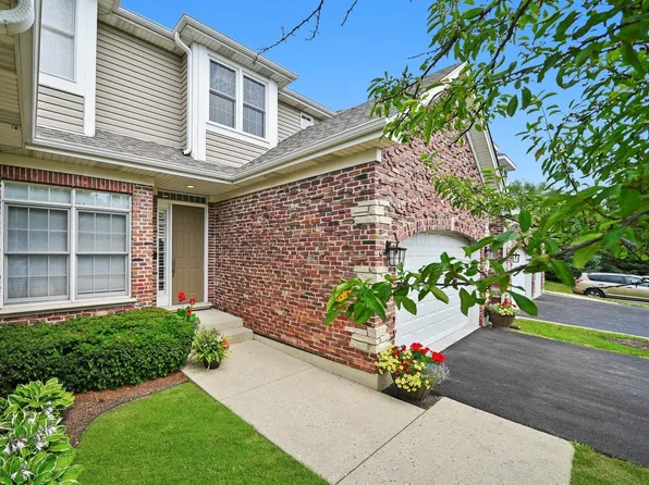 1022 W Bogey Ln, Palatine, IL 60067