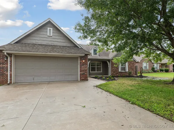 2110 S Javine Ct, Skiatook, OK 74070
