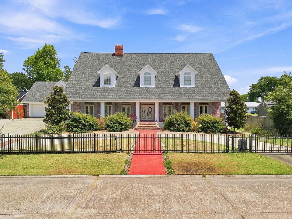 1st image of 1603 Rose Ln