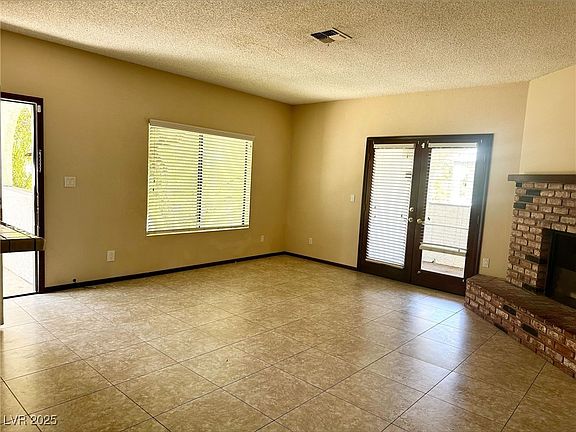 3rd image of 1404 Santa Margarita St Unit G