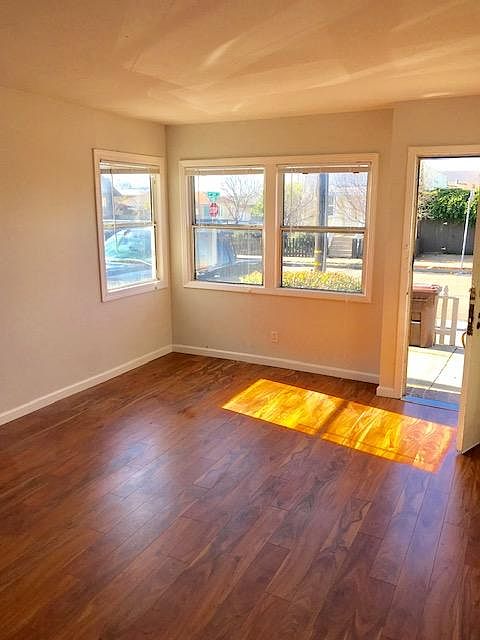 2nd image of 902 24th St
