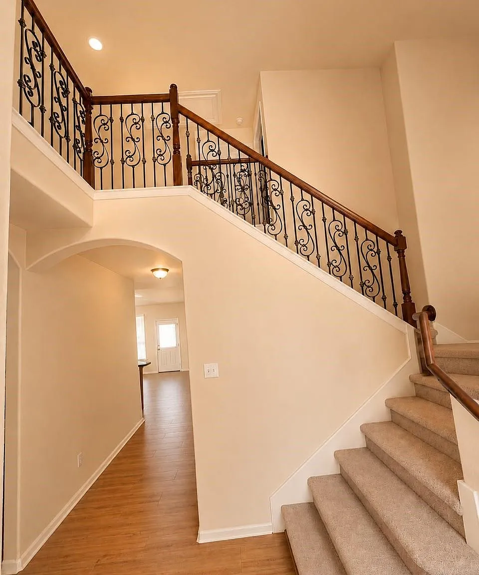 4 bed, 3.5 bath, 2818 sqft, $2,900 — Photo 3
