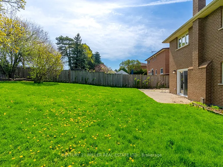 477 Valleyview Cres #A — Photo 15