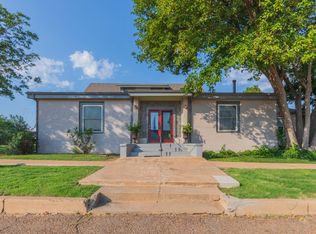 216 E 4th St, Clarendon, TX 79226