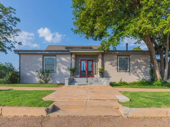 216 E 4th St, Clarendon, TX 79226