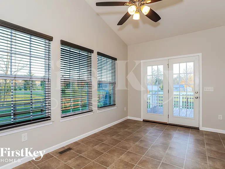 5222 River Ridge Dr — Photo 3