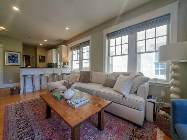 8-12 Bartlett Pl Unit 3, Boston, MA 02113